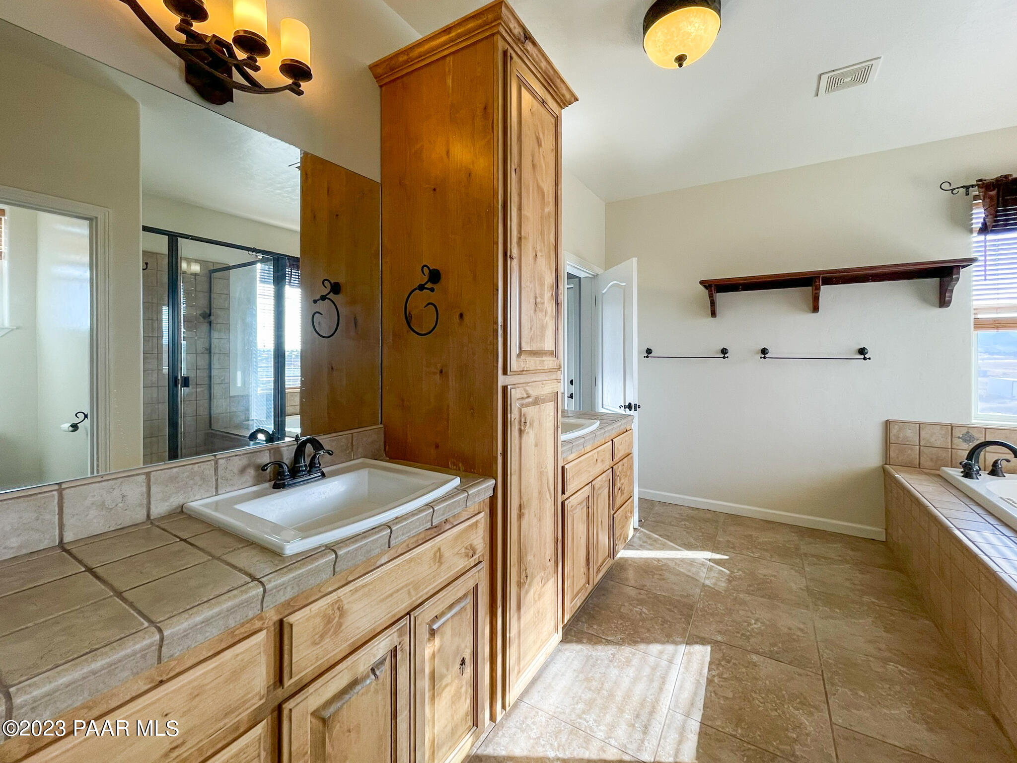 22030 North Rustic Ranch Road Paulden, AZ 86334 - Photo 16 of 31 Primary Bath