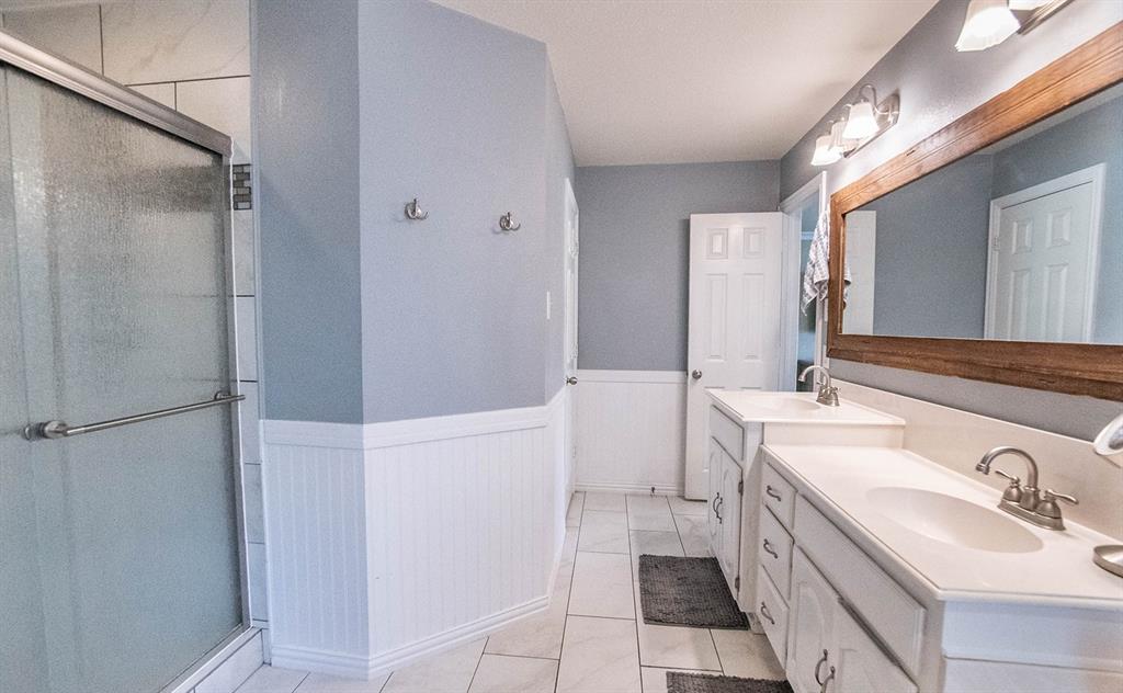 10336 Jennifer Circle Forney, TX 75126 - Photo 20 of 37 Another view showing the shower and wainscoting.