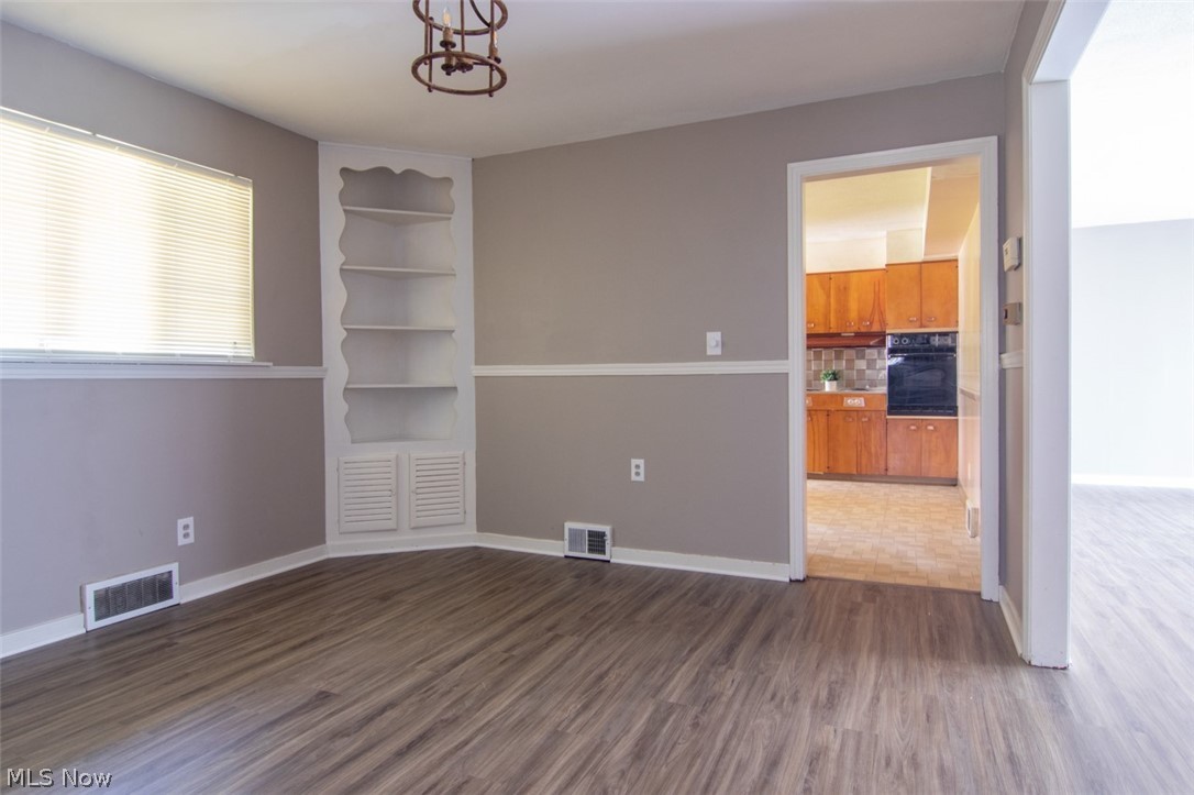 4279 Tapper Road Barberton, OH 44203 - Photo 7 of 27 View from the dining room into the kitchen.