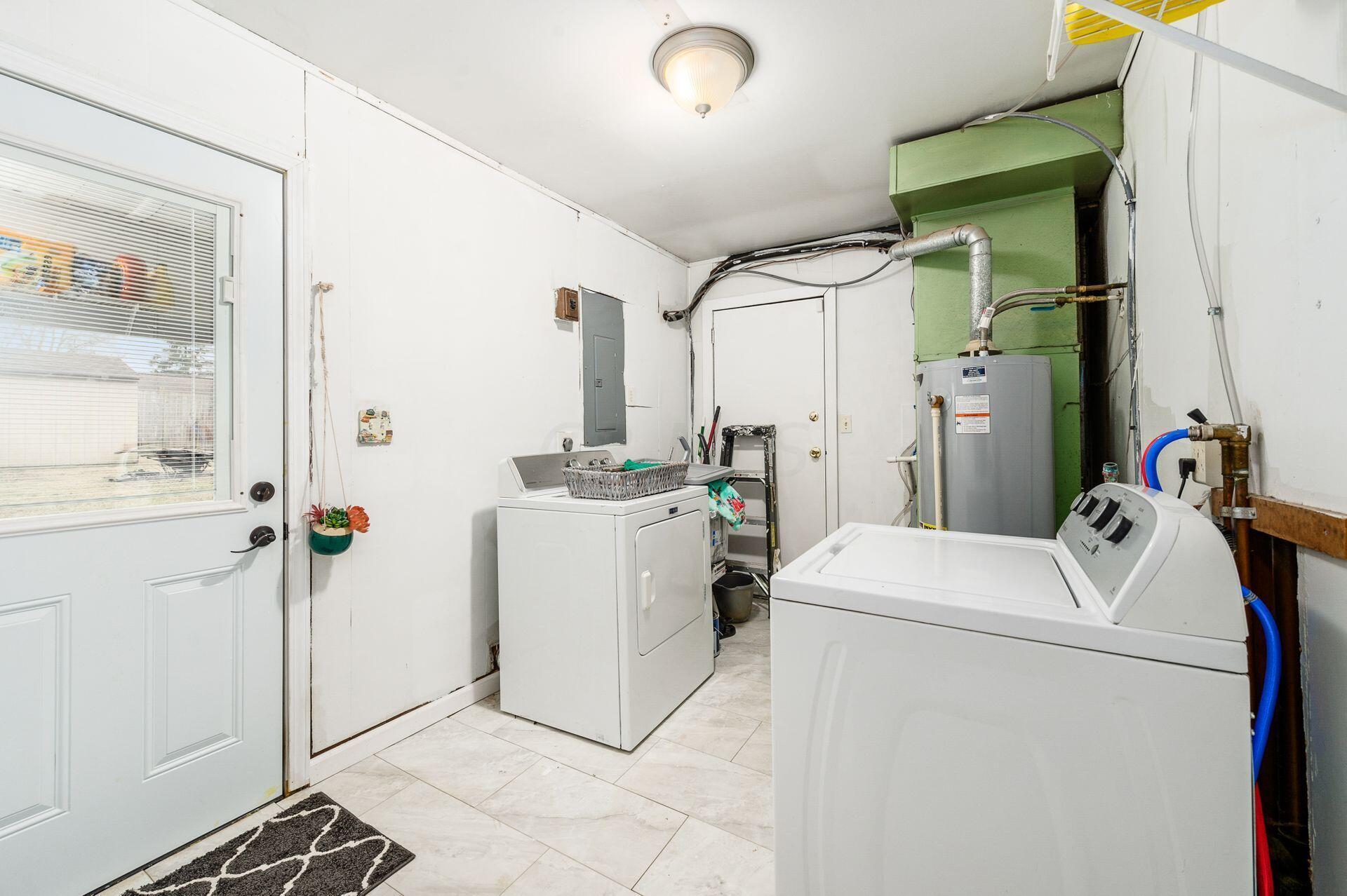 867 Grenada Road Columbus, OH 43207 - Photo 14 of 28 Laundry Room, and entry to garage!
