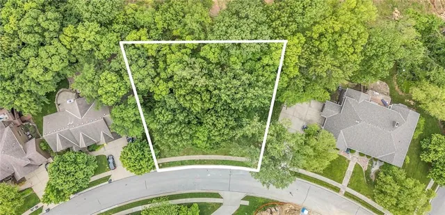 $150,000 | 6122 Persimmon Court, Parkville, MO 64152