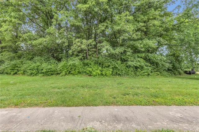 $150,000 | 6122 Persimmon Court, Parkville, MO 64152