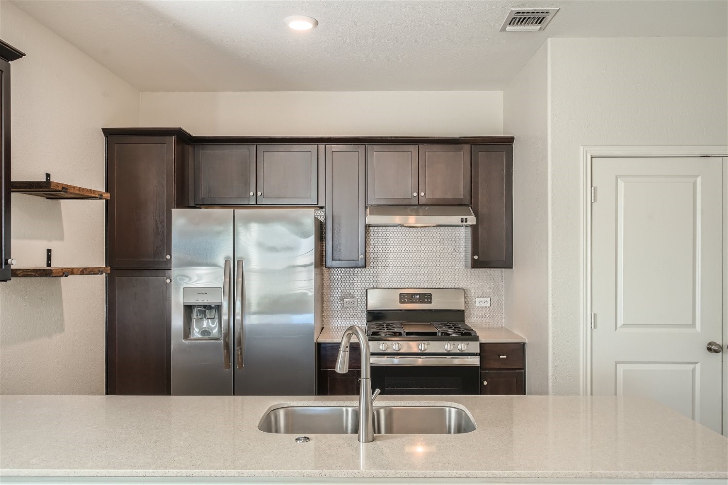 7101 Spirit Hill Road Austin, TX 78744 - Photo 12 of 32