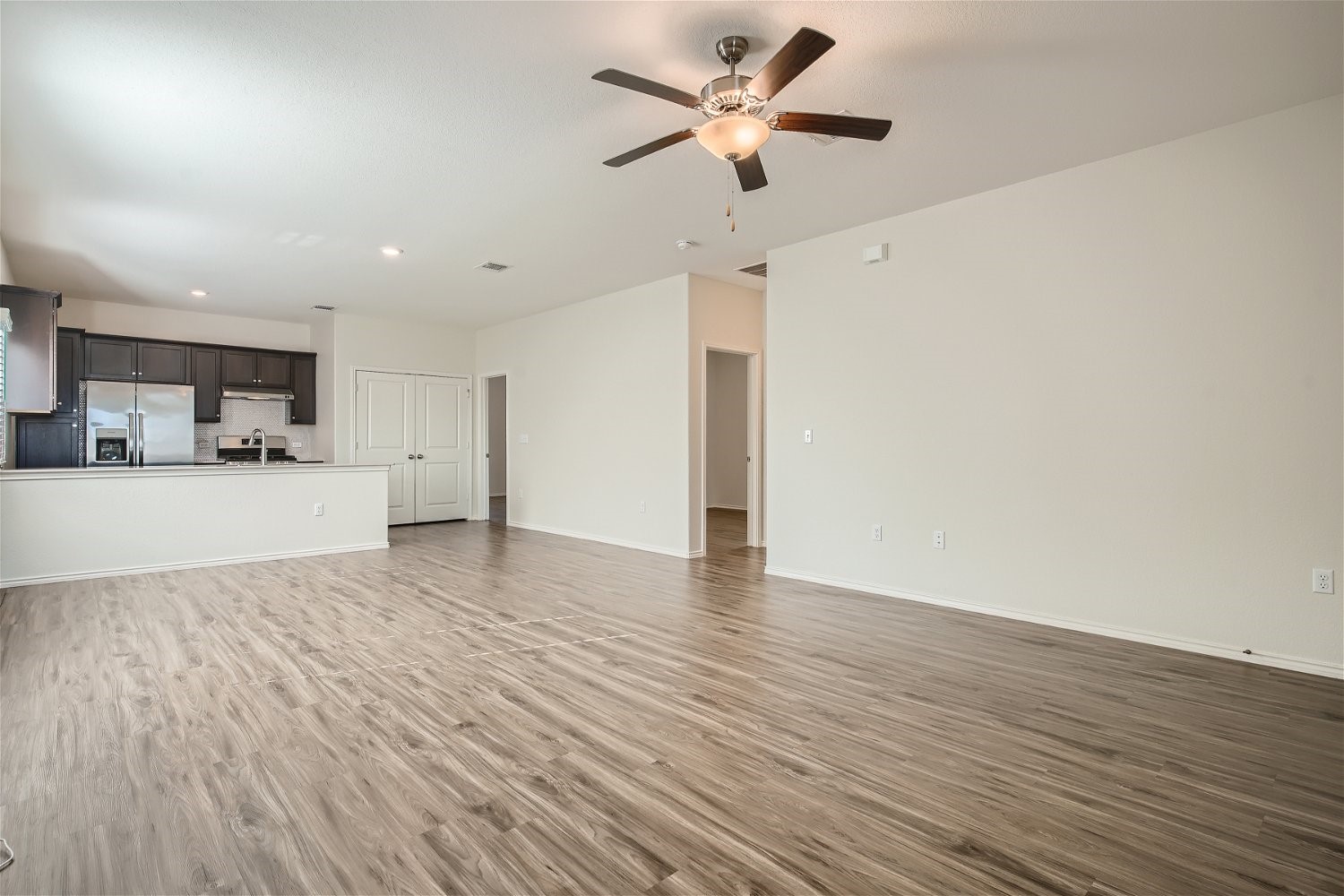 7101 Spirit Hill Road Austin, TX 78744 - Photo 13 of 32