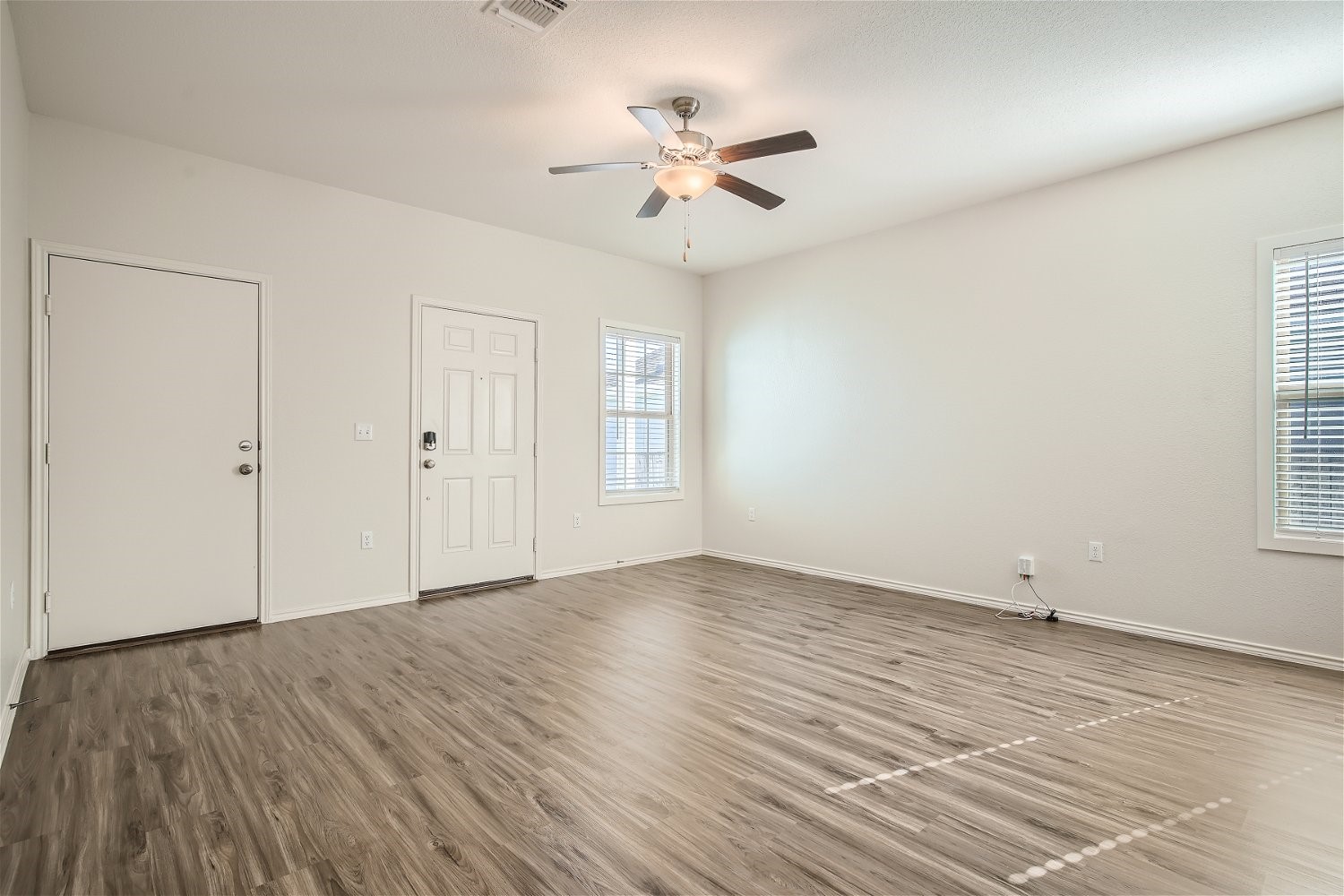 7101 Spirit Hill Road Austin, TX 78744 - Photo 14 of 32