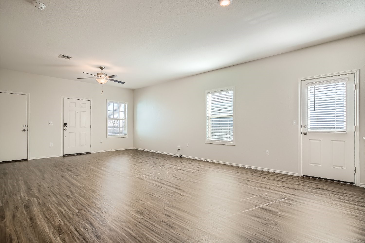 7101 Spirit Hill Road Austin, TX 78744 - Photo 15 of 32