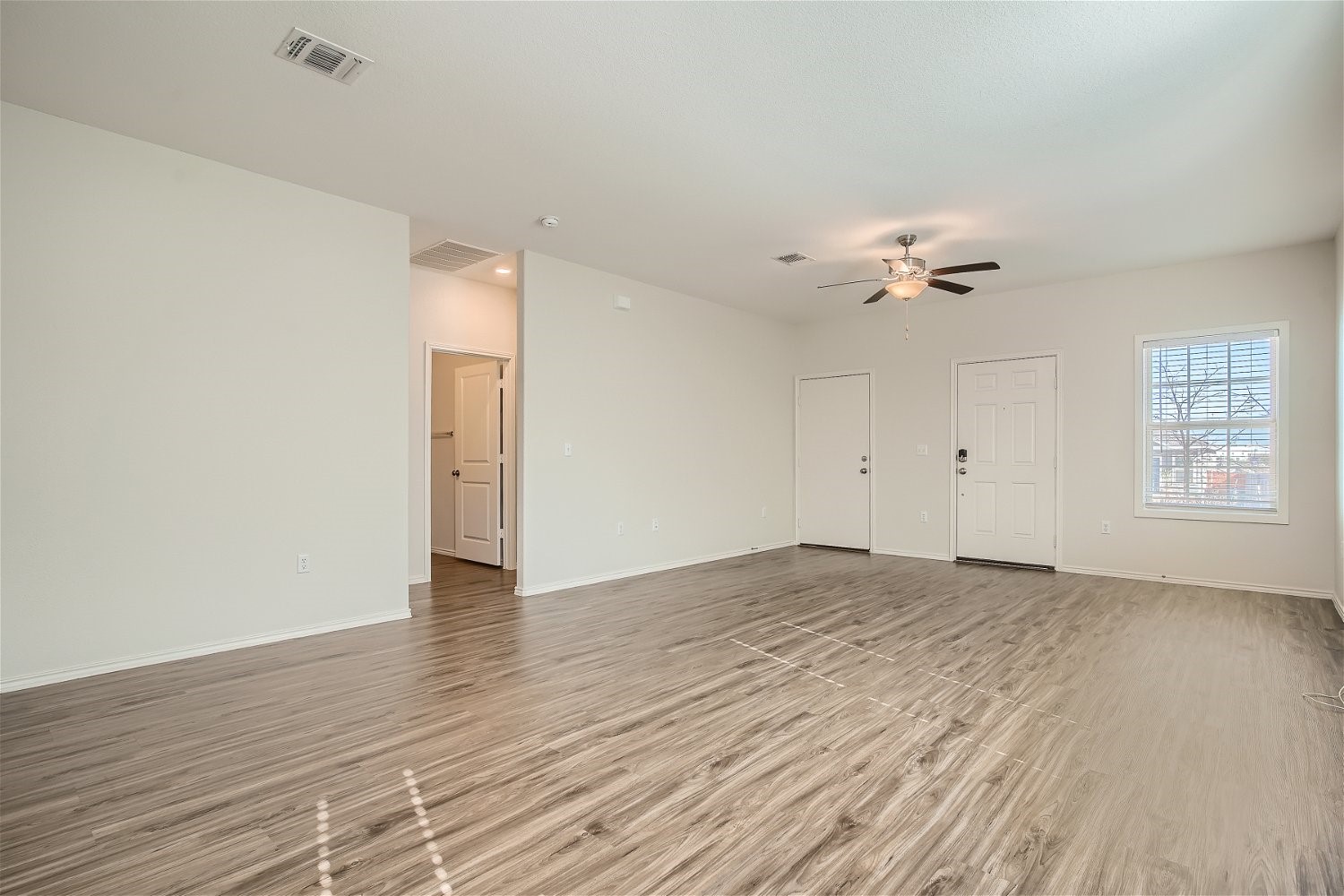 7101 Spirit Hill Road Austin, TX 78744 - Photo 16 of 32