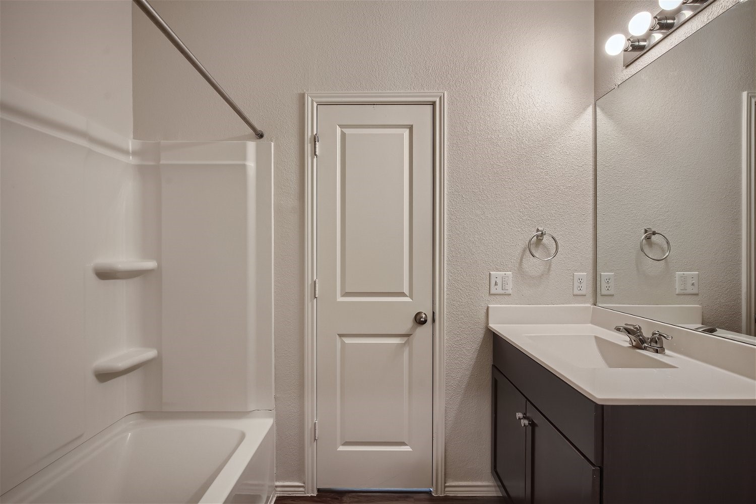 7101 Spirit Hill Road Austin, TX 78744 - Photo 18 of 32