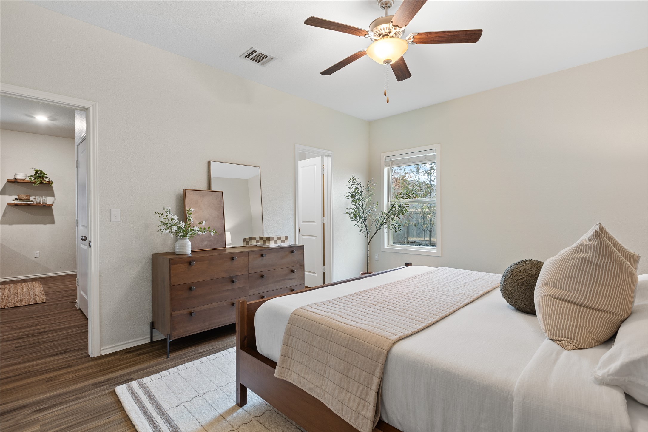 7101 Spirit Hill Road Austin, TX 78744 - Photo 17 of 40 Primary bedroom