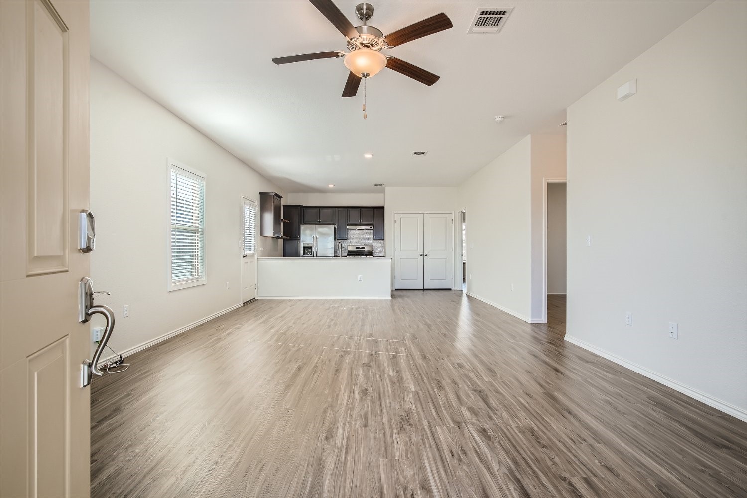 7101 Spirit Hill Road Austin, TX 78744 - Photo 4 of 32