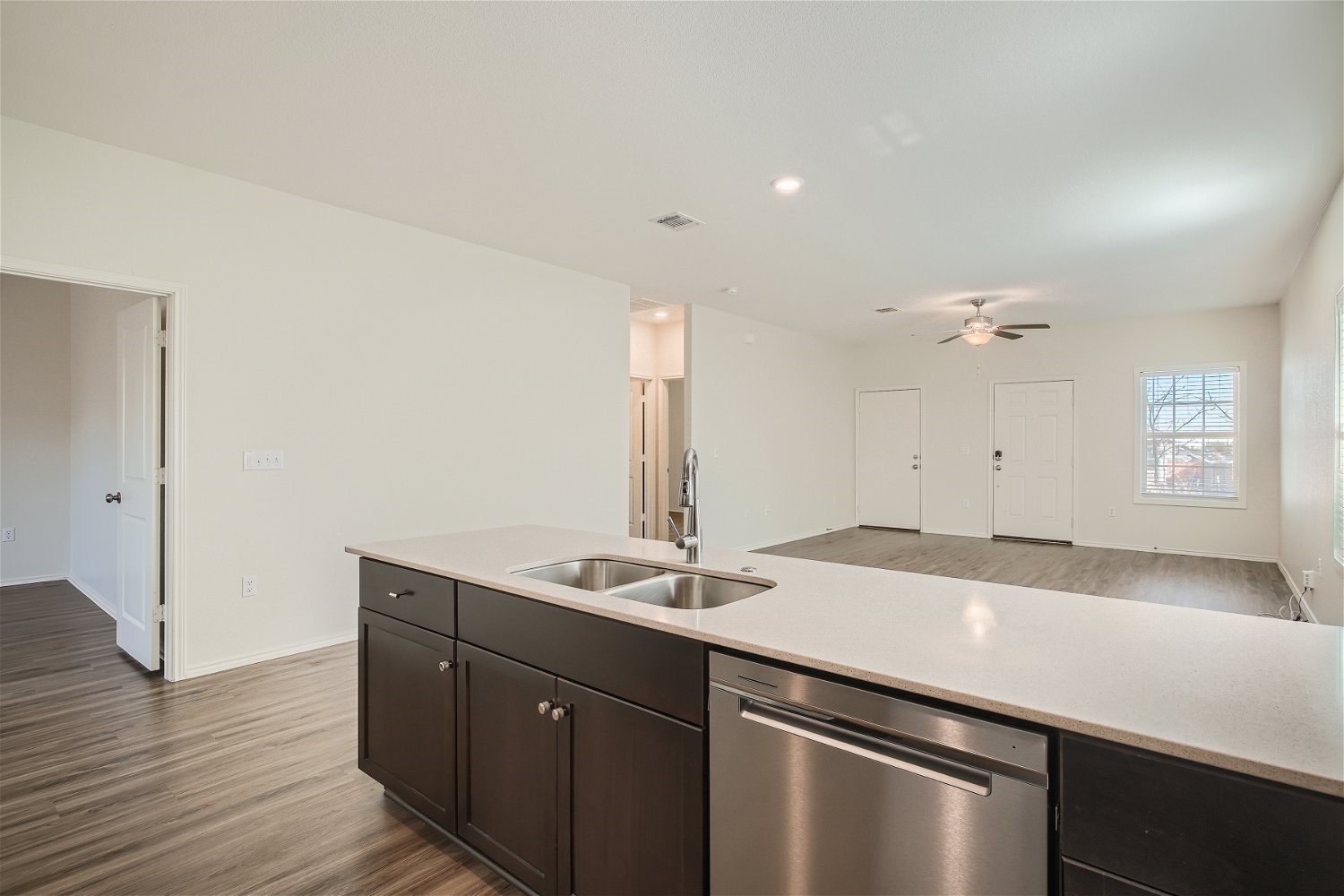 7101 Spirit Hill Road Austin, TX 78744 - Photo 10 of 32