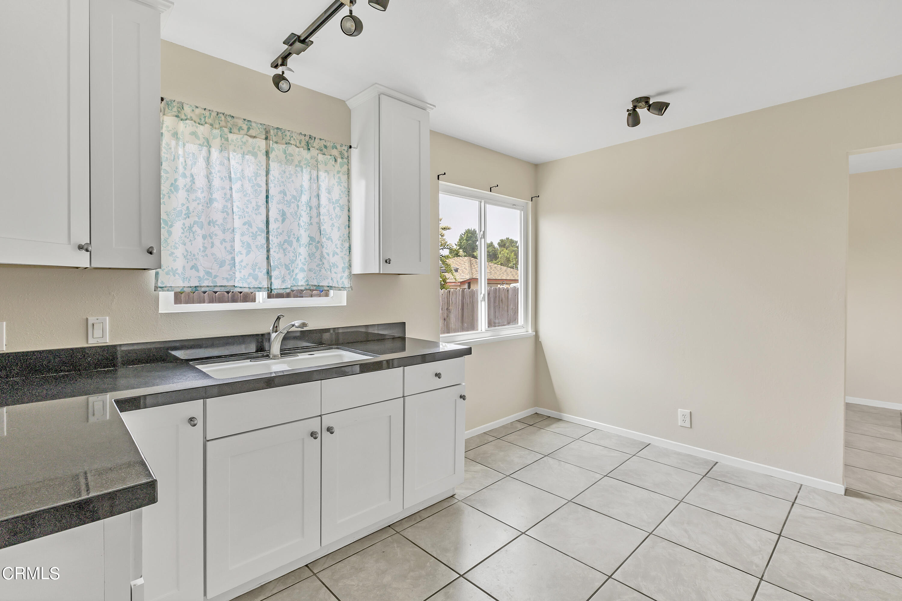 620 Ojai Road Santa Paula, CA 93060 - Photo 12 of 30 012_cjp_2146_629
