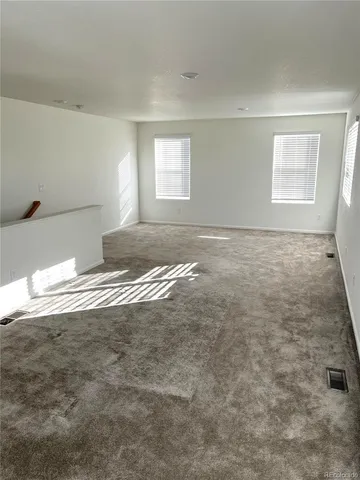 a view of empty room with window