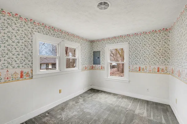 $269,900 | 982 Woodworth Street Northeast, Grand Rapids, MI 49525