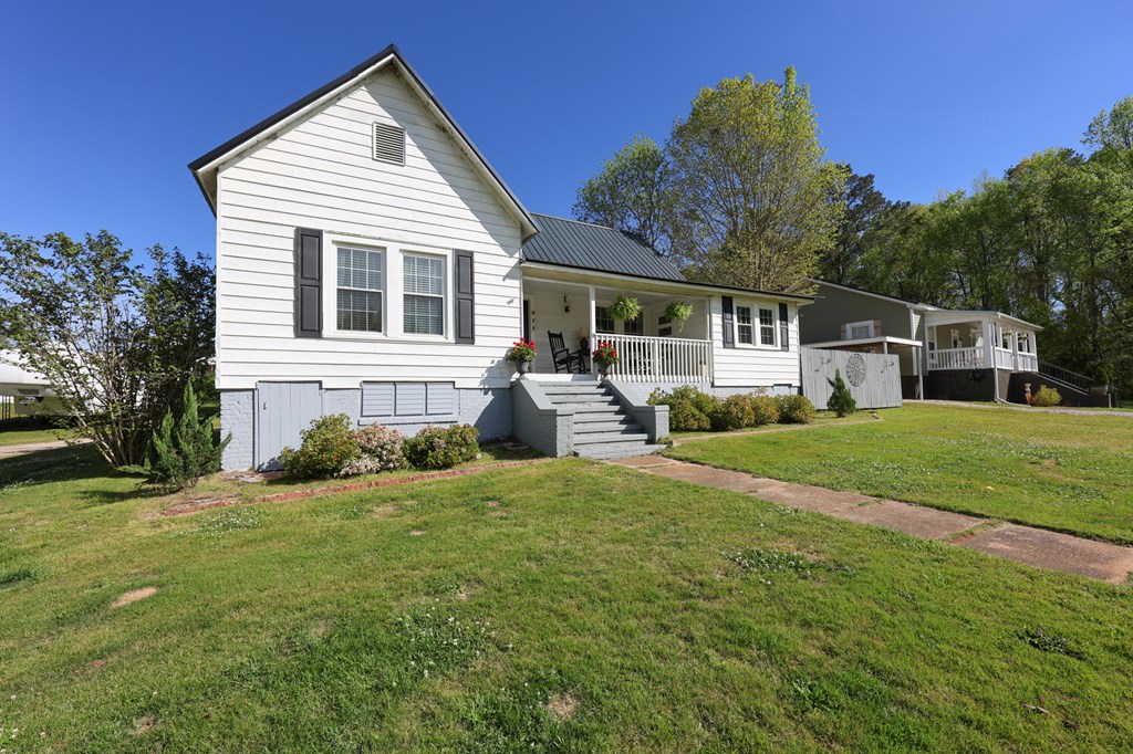 211 Williams Street Valley, AL 36854 - Photo 3 of 28 a front view of house with yard and green space
