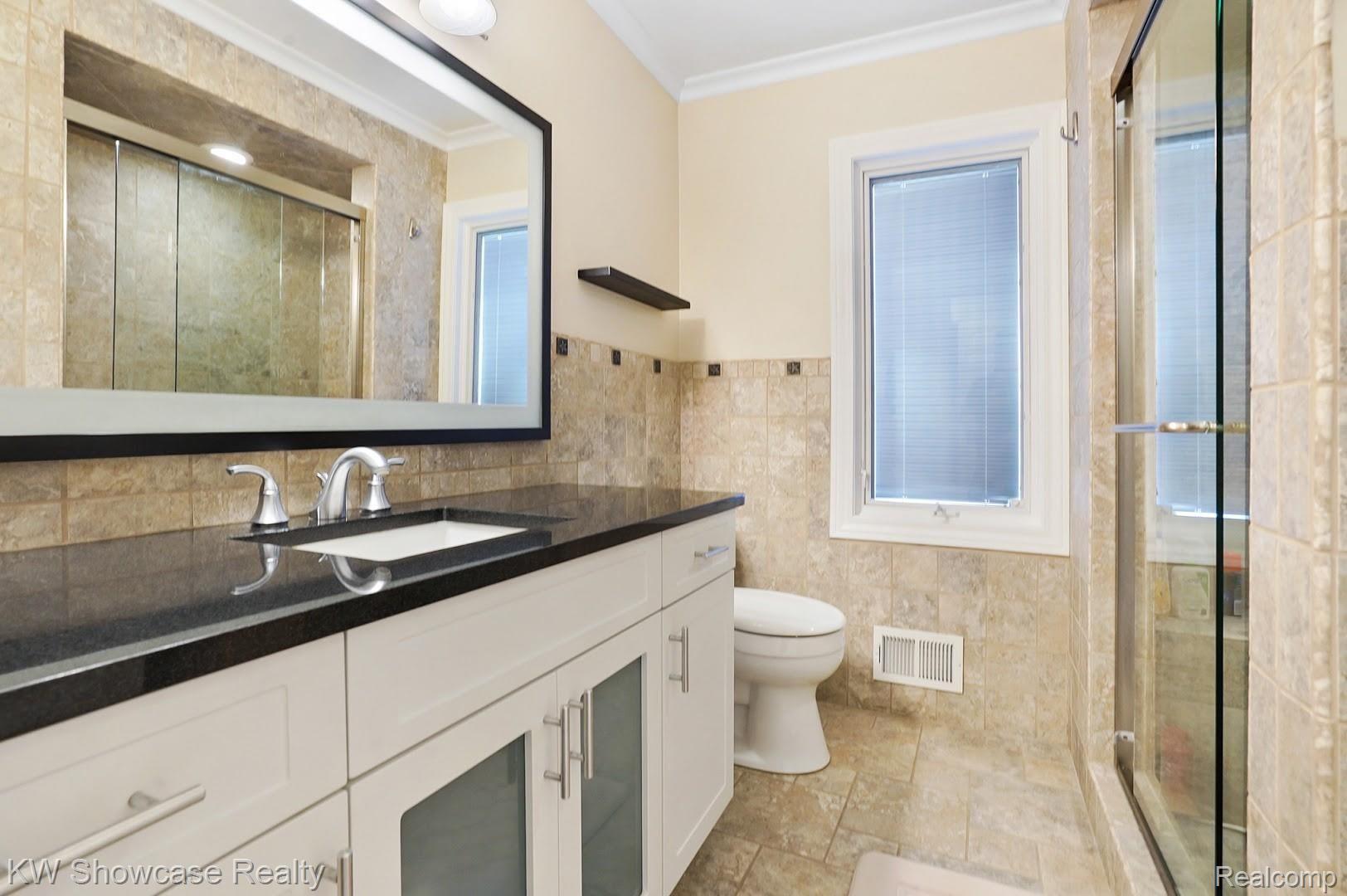 356 Daylily Drive Rochester, MI 48307 - Photo 22 of 35 Master Bath
