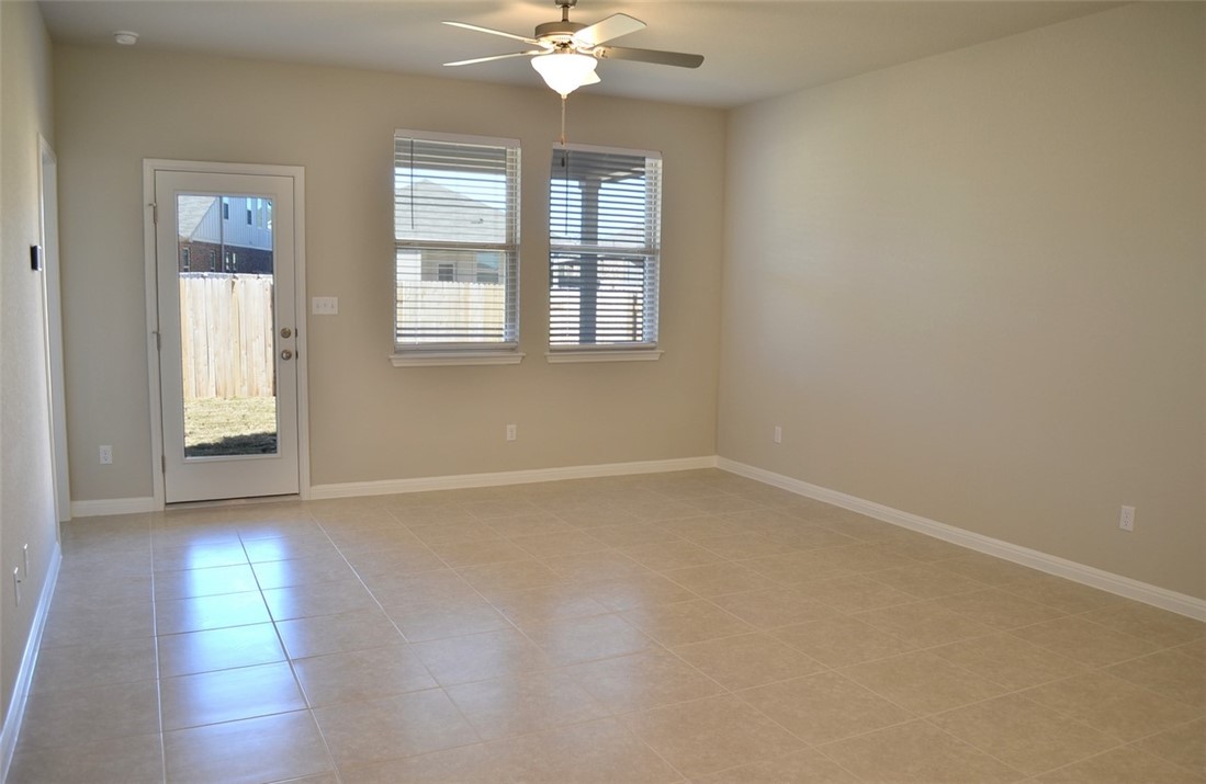 148 McFarland Street Georgetown, TX 78628 - Photo 10 of 23