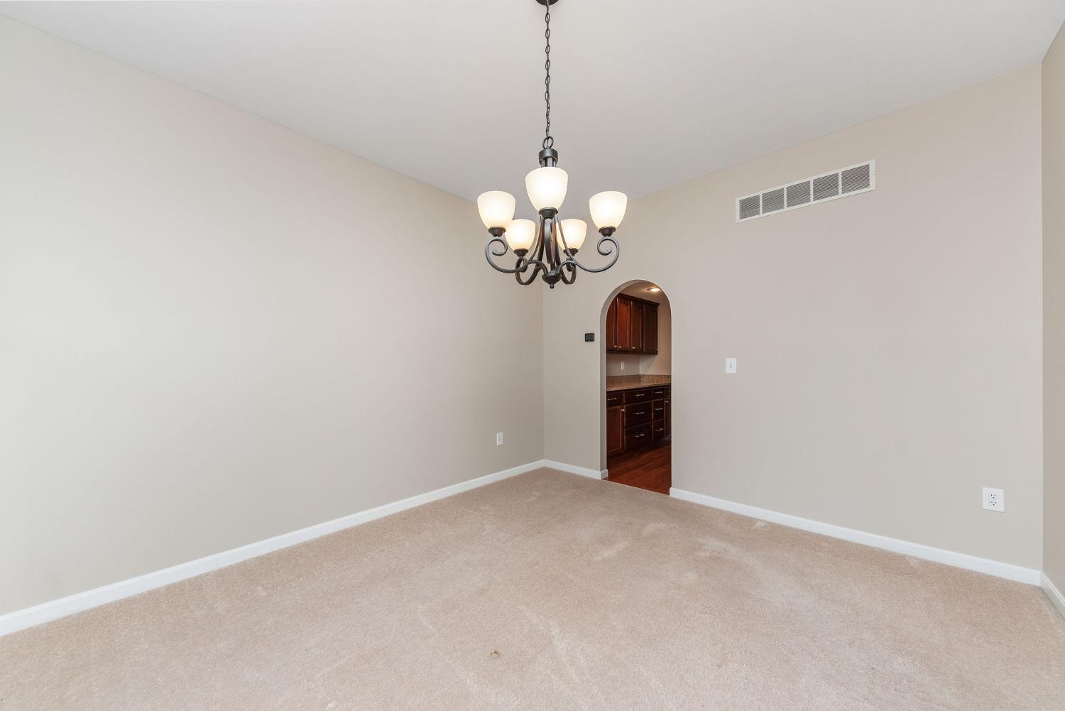 692 Hyacinth Road Cincinnati, OH 45245 - Photo 9 of 41