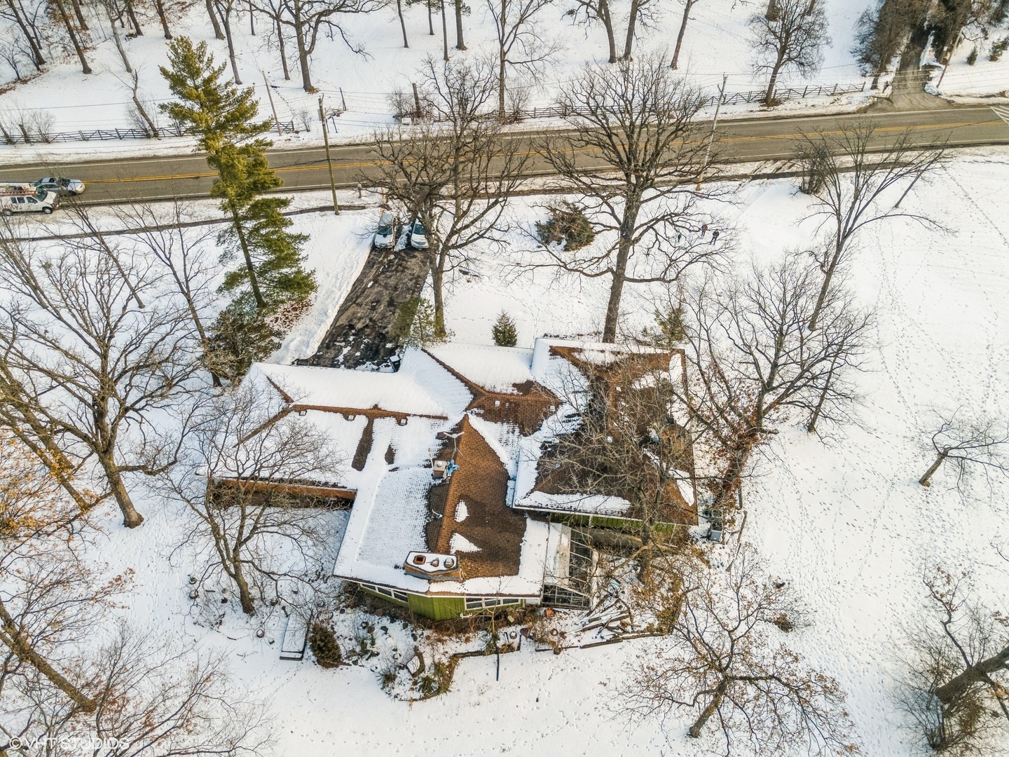 3412 York Road Oak Brook, IL 60523 - Photo 17 of 19 a view of a backyard with a snow