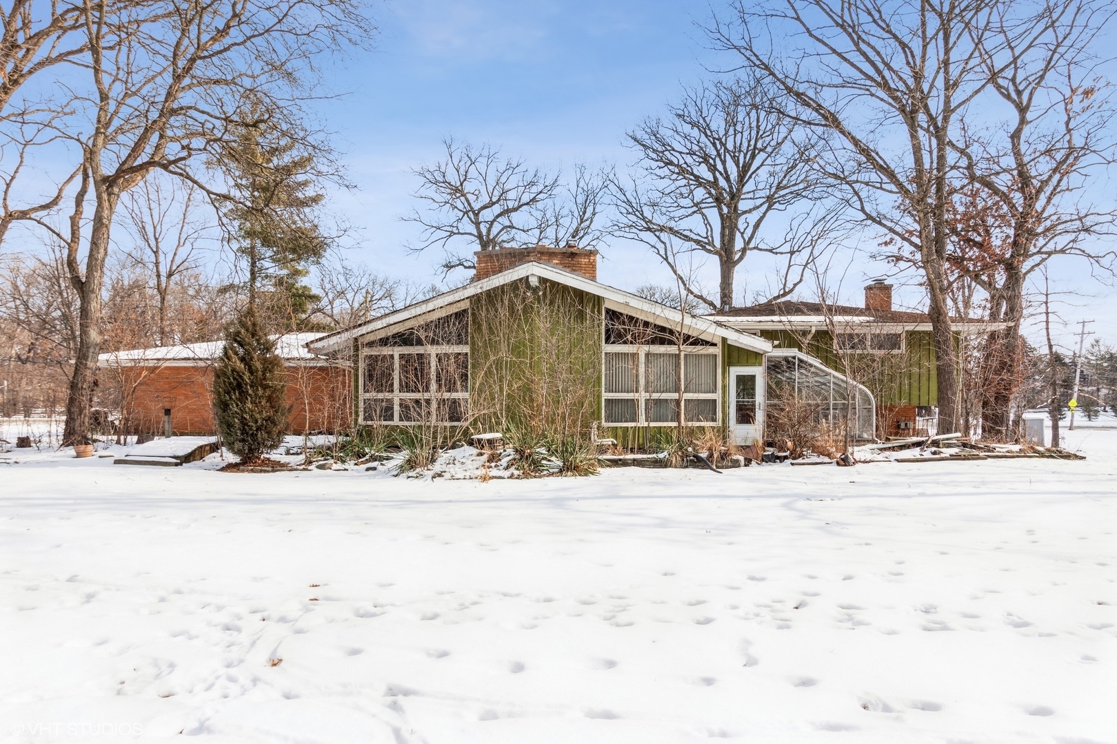 3412 York Road Oak Brook, IL 60523 - Photo 2 of 19 a front view of a building with a yard