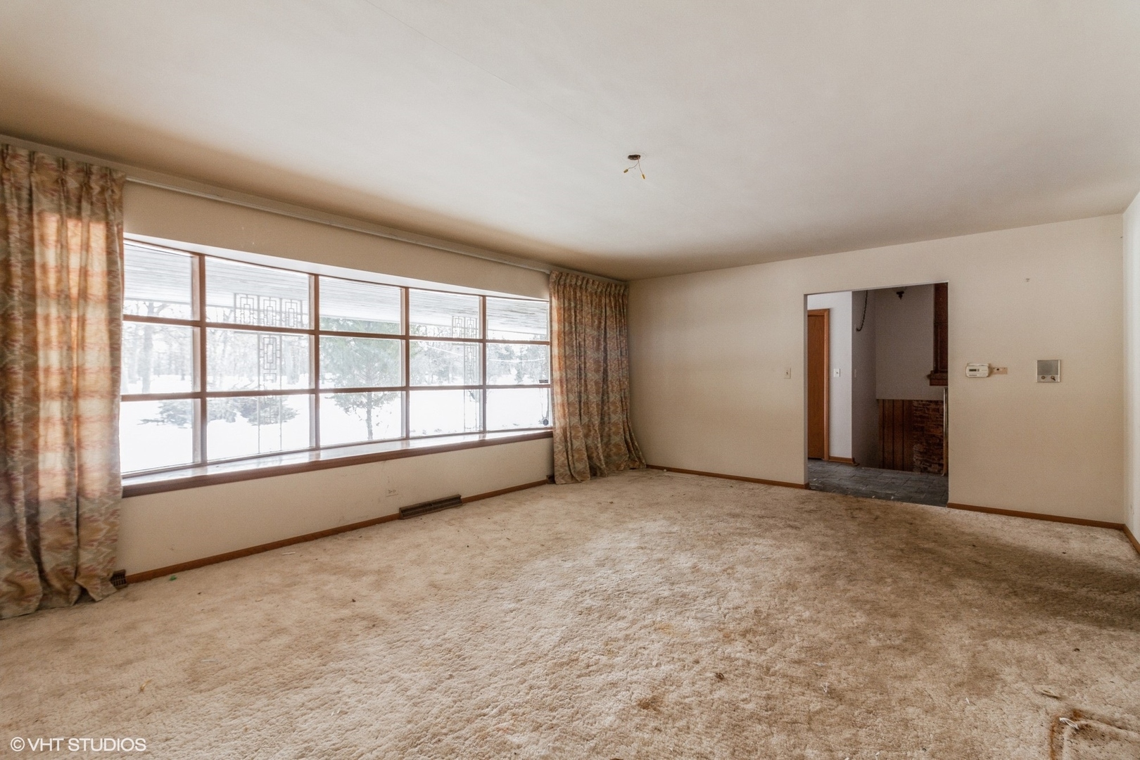 3412 York Road Oak Brook, IL 60523 - Photo 7 of 19 an empty room with windows