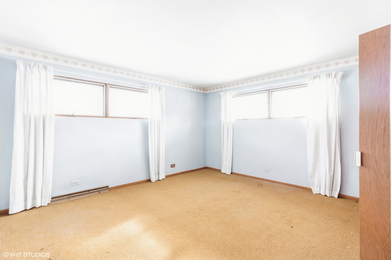 3412 York Road Oak Brook, IL 60523 - Photo 9 of 19 an empty room with windows