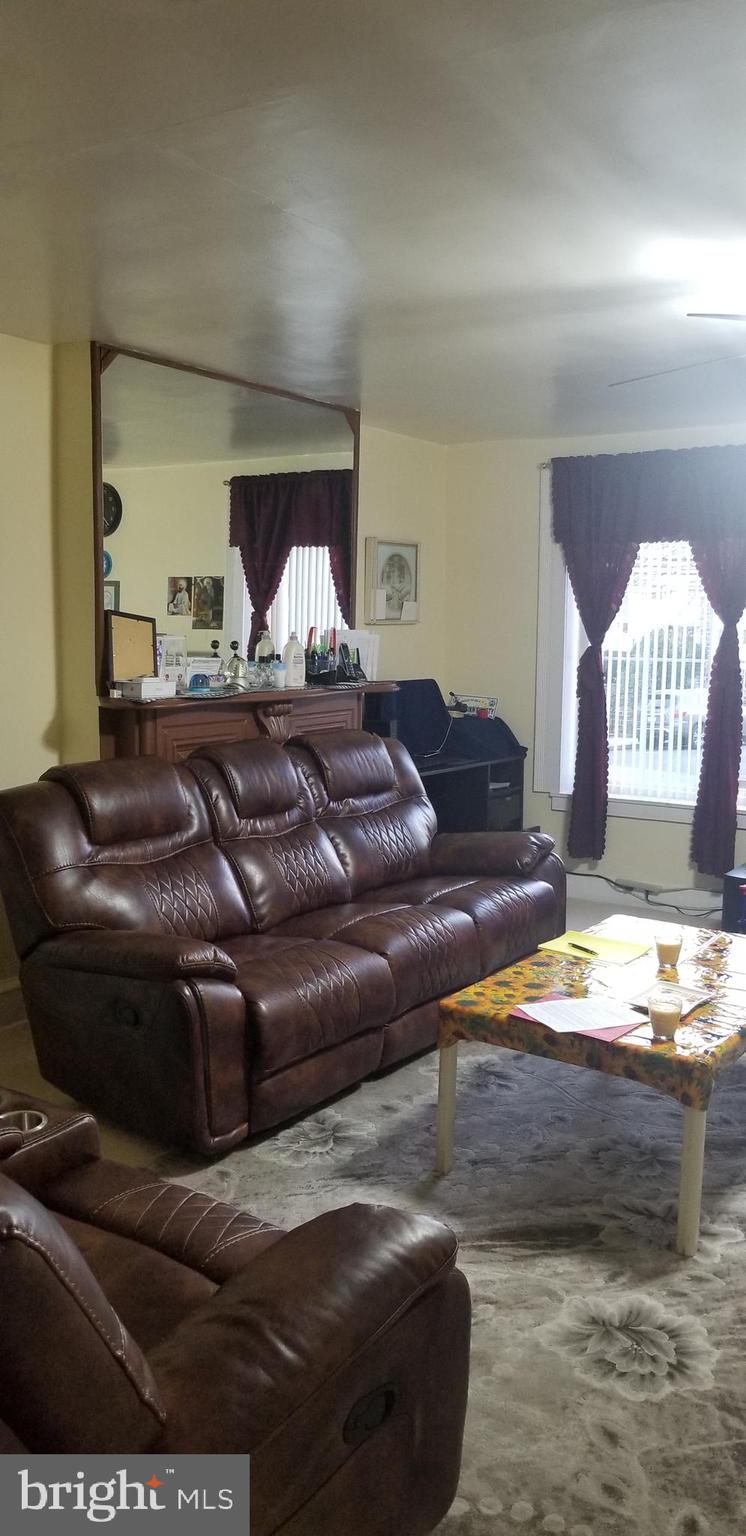 215 Shirley Road Upper Darby, PA 19082 - Photo 3 of 19 Living Room