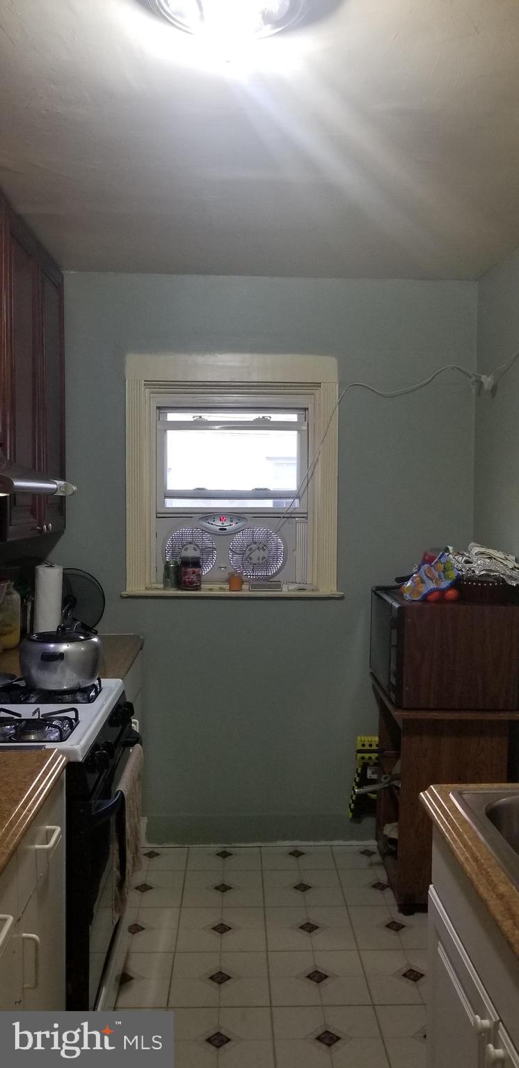 215 Shirley Road Upper Darby, PA 19082 - Photo 5 of 19 Kitchen