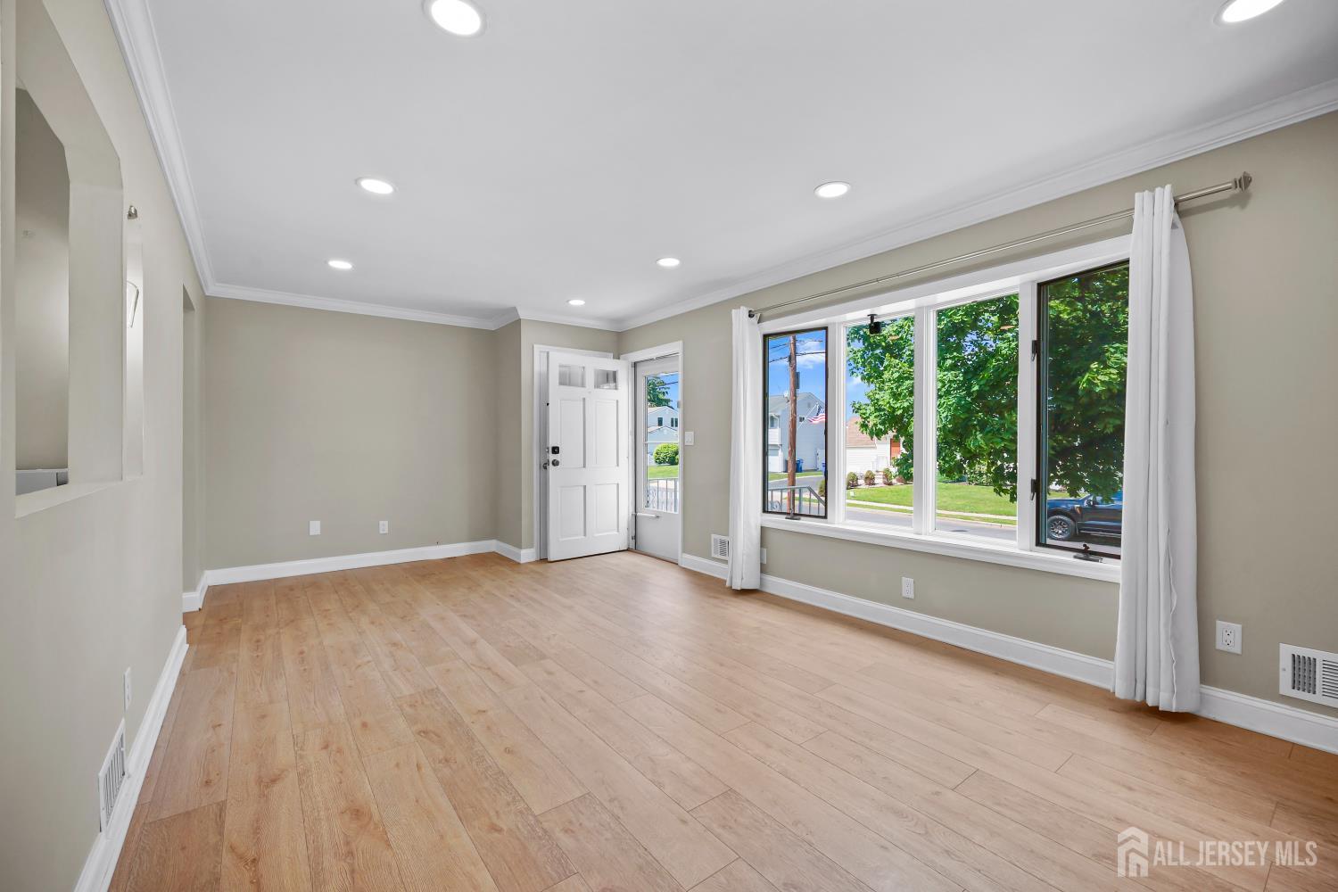 16 Venus Road South Amboy, NJ 08879 - Photo 4 of 31