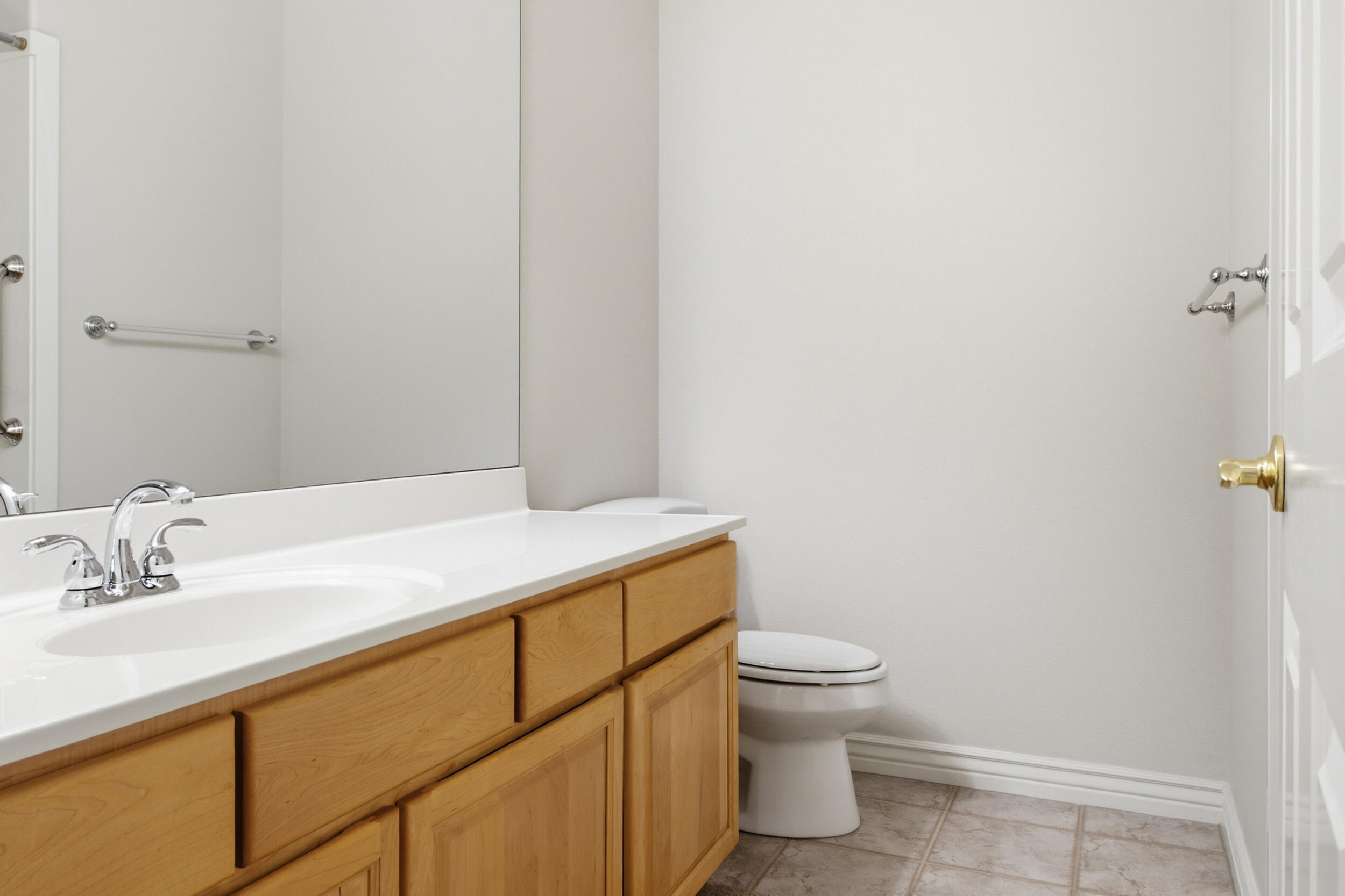 1073 Shadow Ridge Court, Unit 1073 Washington, UT 84780 - Photo 15 of 24 Guest Bathroom
