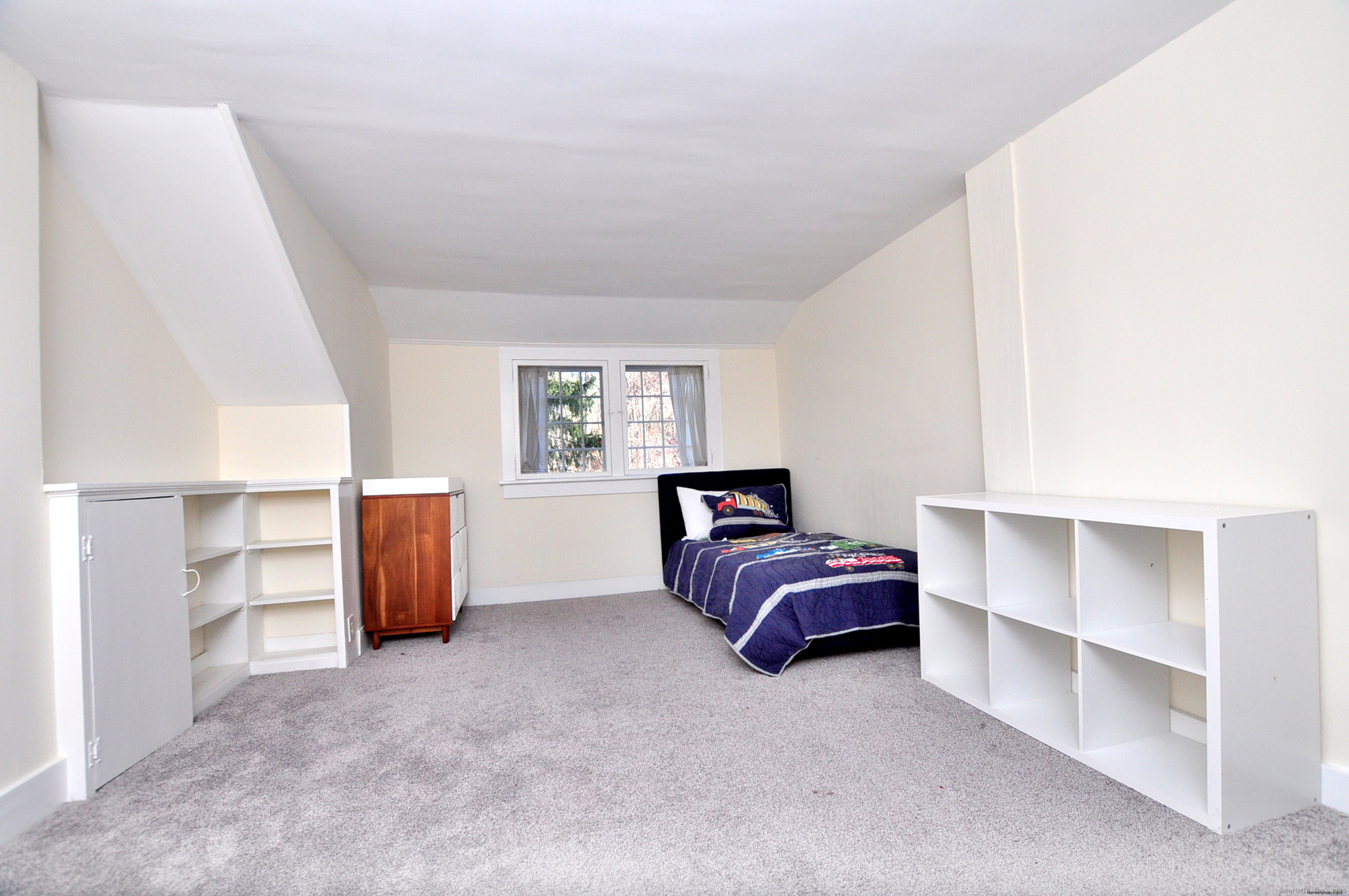 11 West Chestnut Hill Road Litchfield, CT 06759 - Photo 27 of 39 a room with furniture and a window