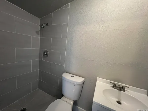 $750 | 107 Stanley Court, Unit 5, San Antonio, TX 78214