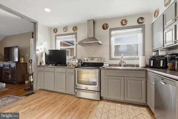 $529,900 | 13006 Parkland Drive, Rockville, MD 20853