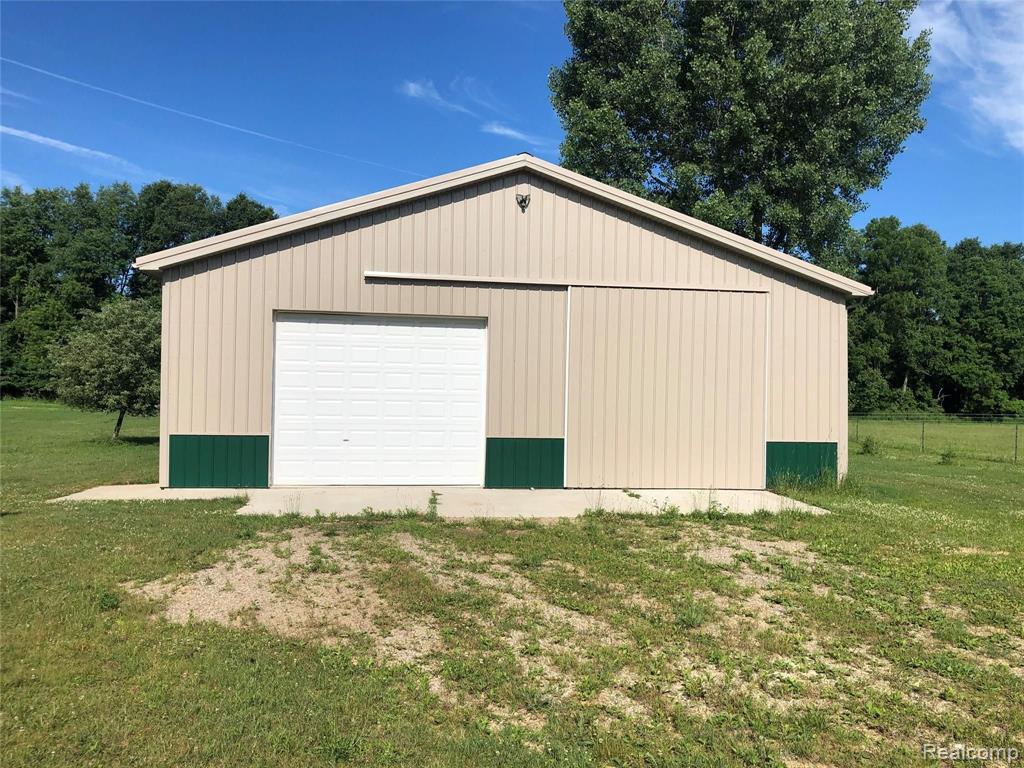 3186 Le Valley Road Columbiaville, MI 48421 - Photo 3 of 19