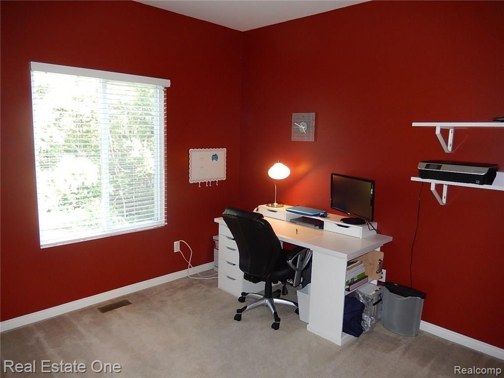 3447 Columbia Drive Rochester, MI 48307 - Photo 17 of 44 Entry Level Office