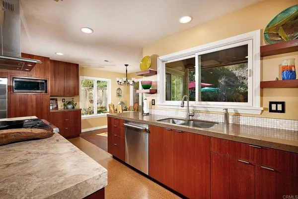 $8,500 | 974 Summer Holly Lane, Encinitas, CA 92024