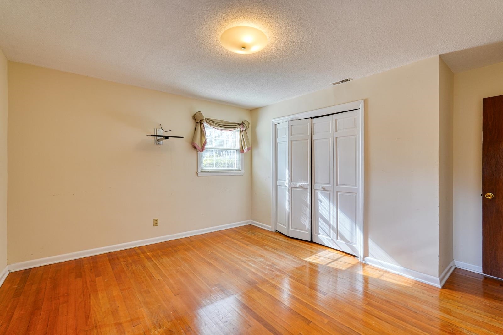 180 Herrle Road Campobello, SC 29322 - Photo 17 of 49