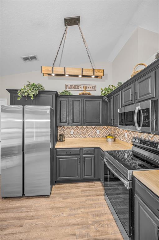 12123 Fulmar Road Weeki Wachee, FL 34614 - Photo 16 of 81