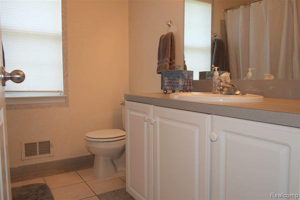 3271 Riverside Court Canton, MI 48188 - Photo 18 of 21 DSCF0090.JPG