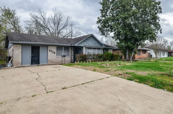 $1,825 | 5243 Greylog Drive, Houston, TX 77048