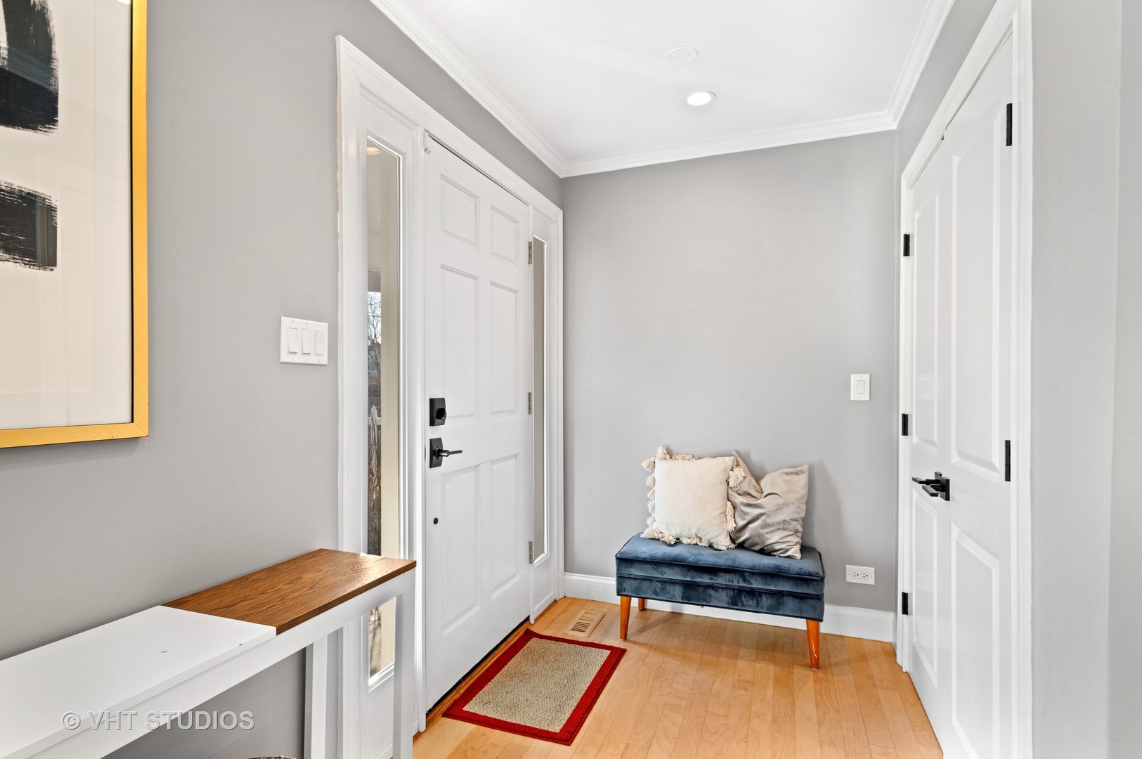 1070 Willow Road Winnetka, IL 60093 - Photo 4 of 29 a bedroom with a bed and a dresser