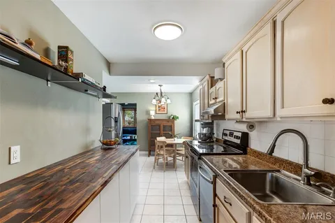 $300,000 | 176 Chatwood Terrace, Crestwood, MO 63126