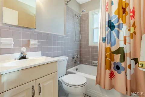 $300,000 | 176 Chatwood Terrace, Crestwood, MO 63126