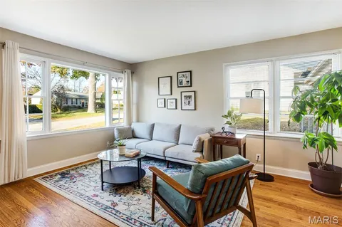 $300,000 | 176 Chatwood Terrace, Crestwood, MO 63126