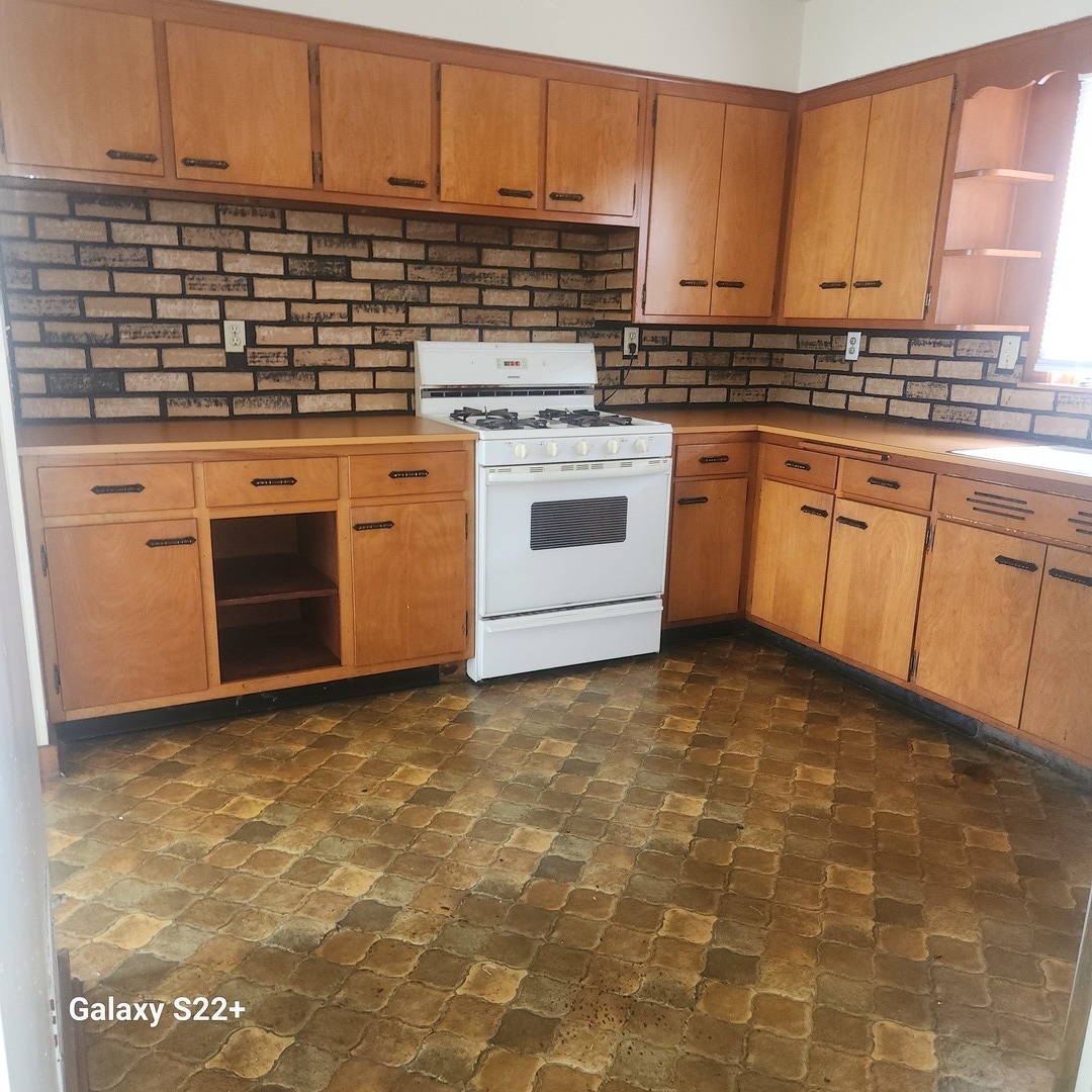 426 6th Street Peru, IL 61354 - Photo 2 of 8