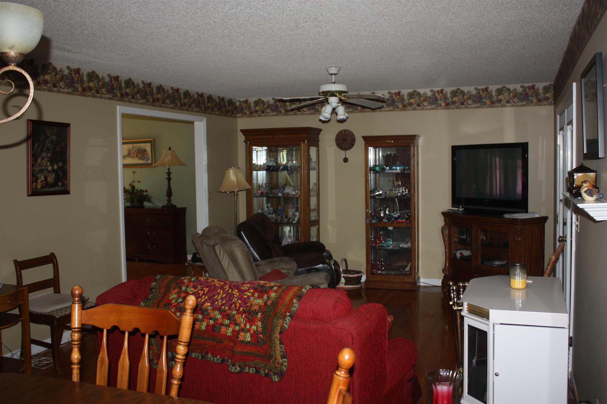 2756 Mt Zion Road Morrison, TN 37357 - Photo 20 of 30 a living room with furniture a flat screen tv and a sink