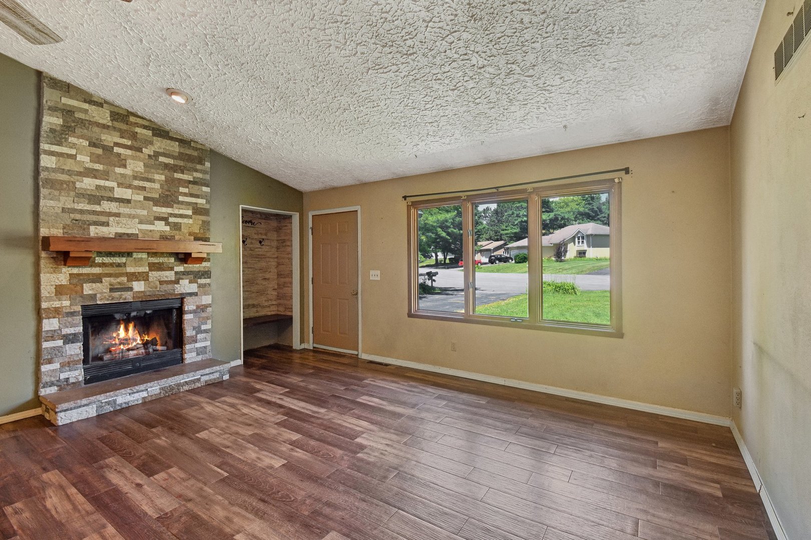 119 London Road Southeast Poplar Grove, IL 61065 - Photo 3 of 30