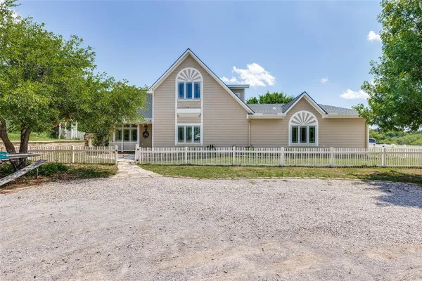 $622,000 | 601 North Carroll Street, Henrietta, TX 76365
