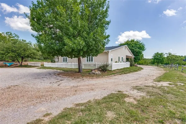 $622,000 | 601 North Carroll Street, Henrietta, TX 76365