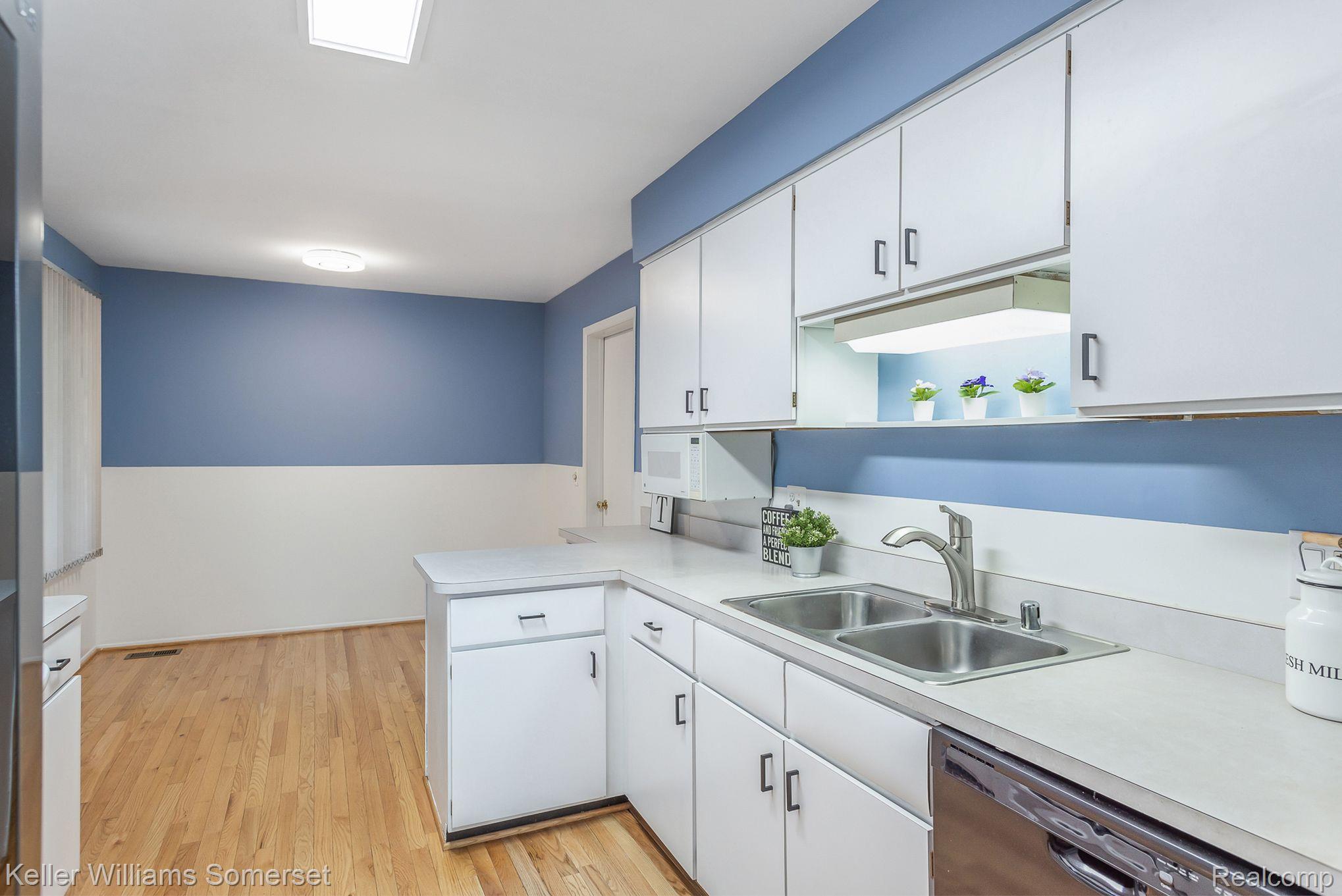524 Tennyson Rochester, MI 48307 - Photo 6 of 25 Gallery Image 6
